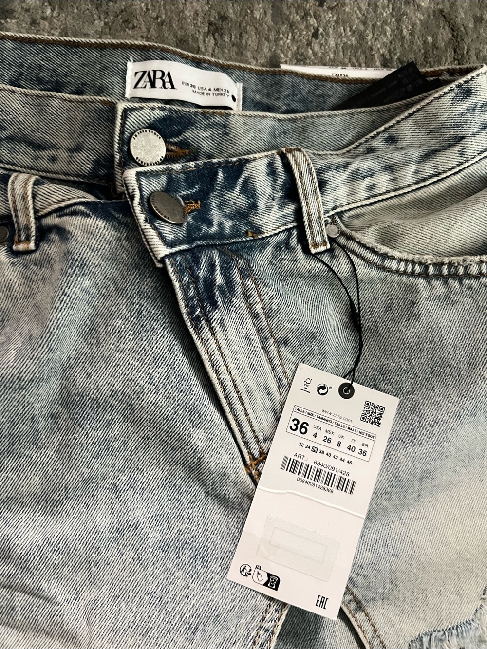 Zara Light Blue Distressed Boyfriend Jeans with Asymmetric Hem - Picture 4 of 7